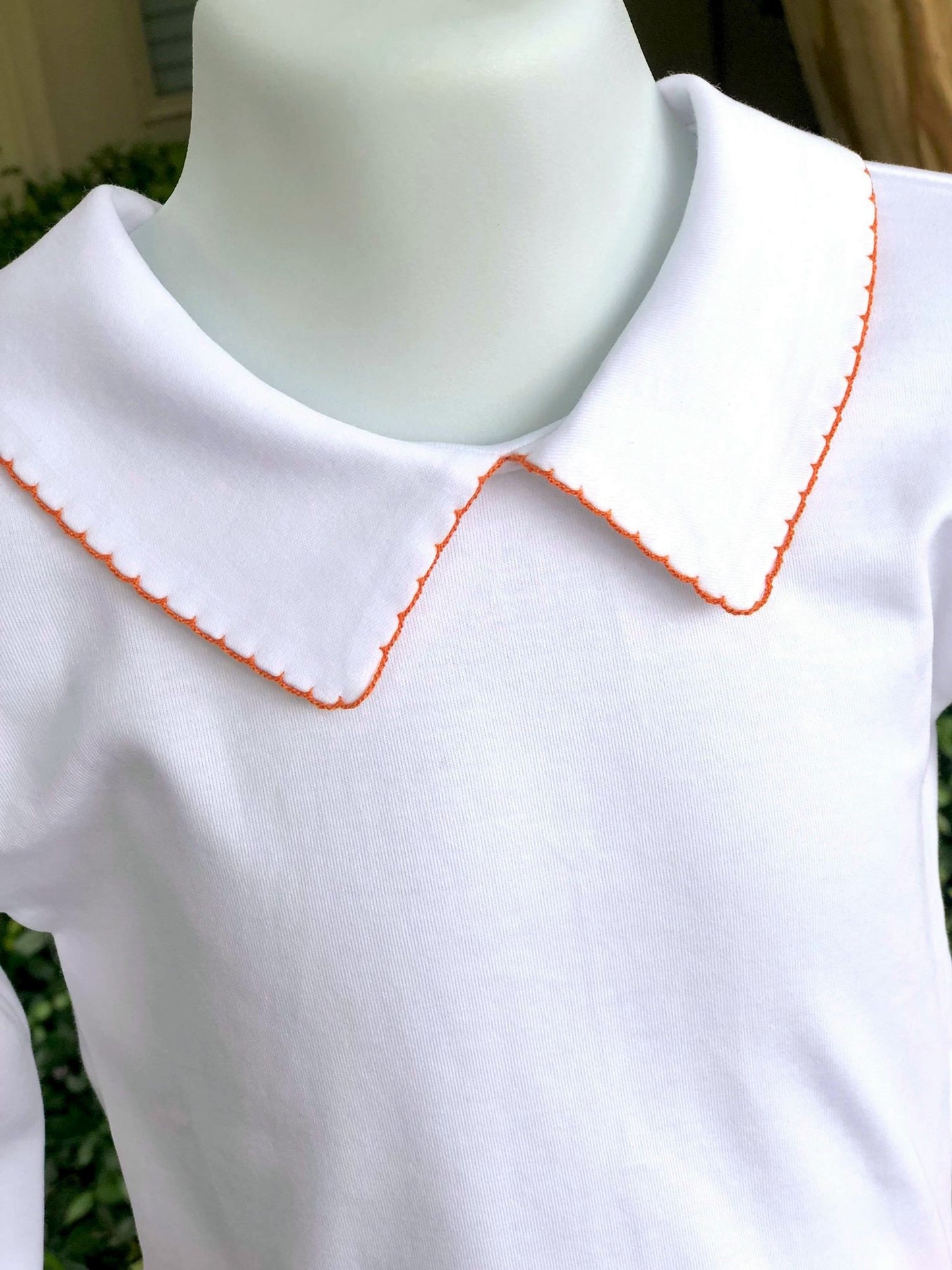 Pointed collar shirt with orange picot trim*